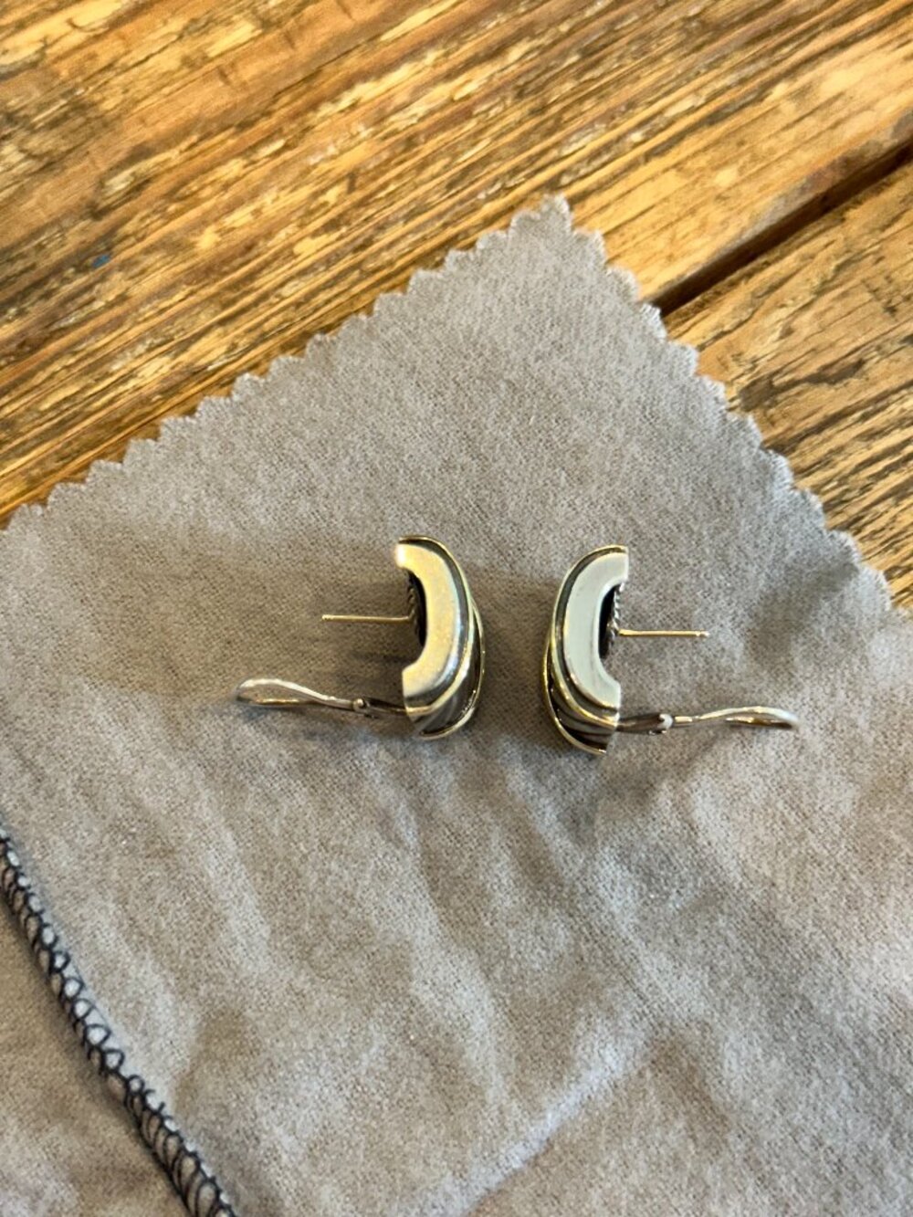 David Yurman Cigar Band with 14K Gold Cable Earrings - Picture 2 of 6